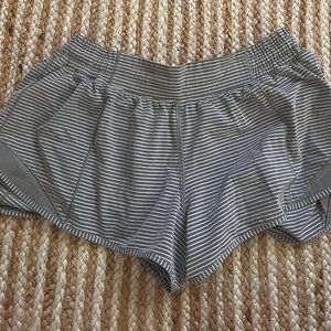 Lululemon Hotty Hot Shorts 2.5 Inch, Size 8- Gray/White Stripe